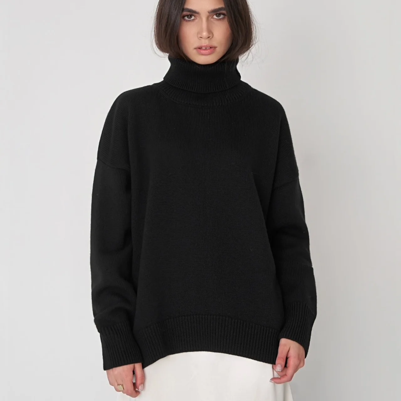 Women's Oversized Turtleneck Sweater – Solid Knit Pullover with Loose Fit and Full Sleeves for Autumn and Winter