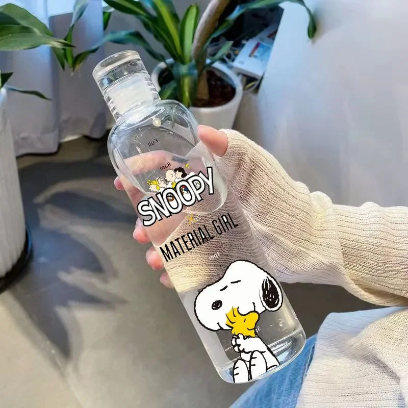 500ml Snoopy Cartoon Water Bottle – Large-Capacity Anime Sports Cup for Kids, Motivational Plastic Drinking Bottle for School and Gifts