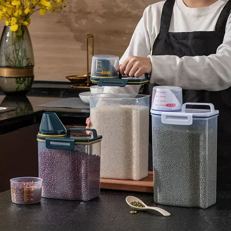 1.5kg / 2kg Food Storage Bucket with Scale Cup – Portable Moistureproof Kitchen Container for Dry Goods