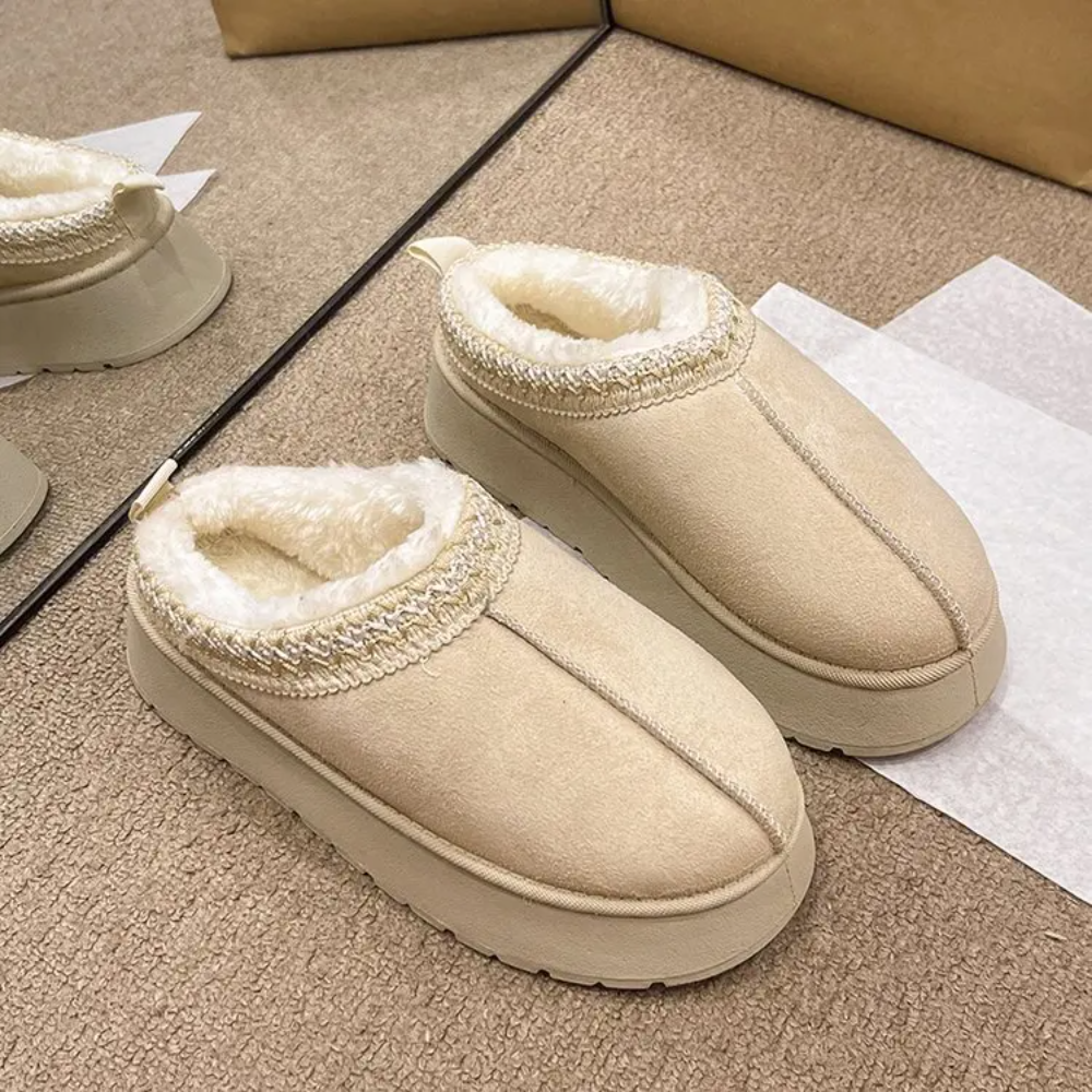 Women's Cozy Fur-Lined Snow Boots – Slip-On Winter Ankle Cotton Shoes with Thick Sole and Cashmere Warmth