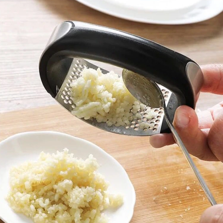 Stainless Steel Garlic Press – Manual Garlic Mincer & Crusher for Easy Chopping, Kitchen Cooking Tool for Fruits & Vegetables