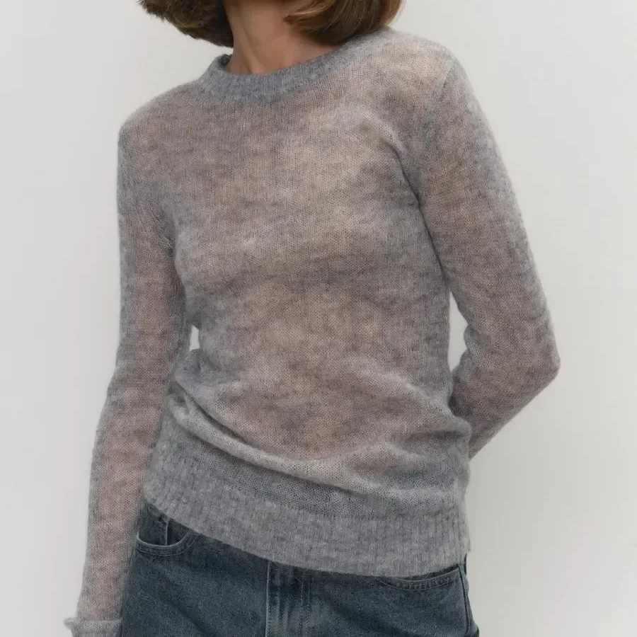 Slim Fit Round Neck Knit Sweater for Women – Long Sleeve Lightweight Pullover, Casual Chic Office Style for Spring and Autumn