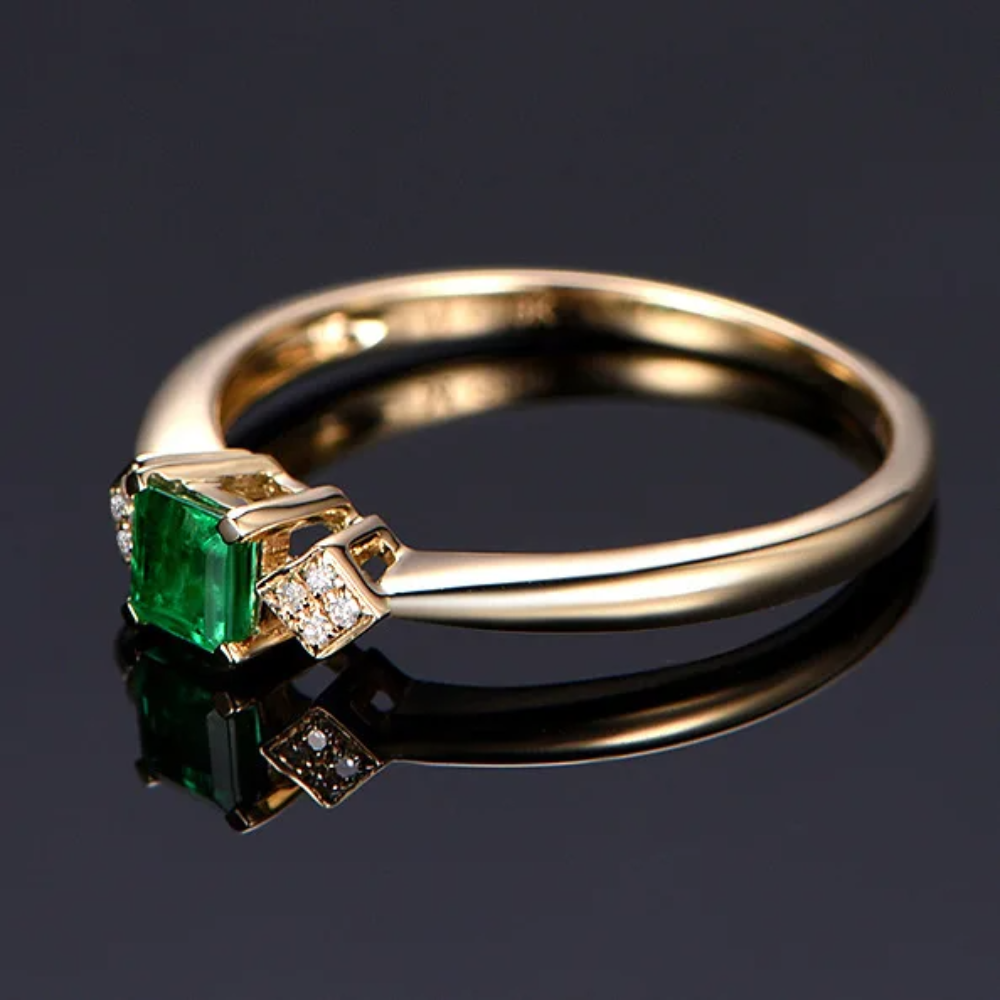 18K Yellow Gold Emerald Green Gemstone Ring for Women – Romantic Diamond-Accented Fine Jewelry for Engagement, Wedding, or Party