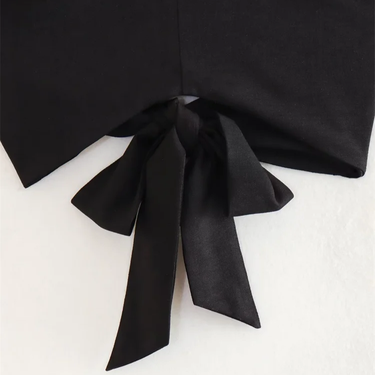 Women's Sexy Backless Halter Blouse – Sleeveless Bow-Tied Crop Top with Slim Fit