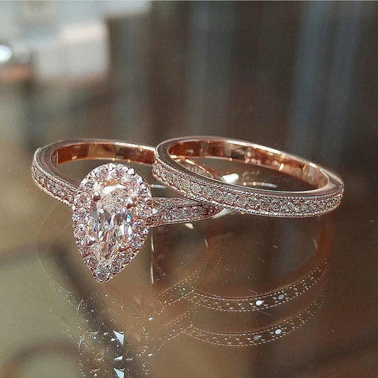 18K Rose Gold Two-Piece Princess Cut Diamond Ring Set for Women – Elegant Bridal Jewelry