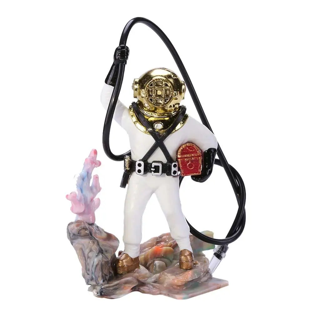 Treasure Chest Diver Aquarium Ornament – Air Bubbler Action Figure Decoration for Underwater Landscape Movement (135g)