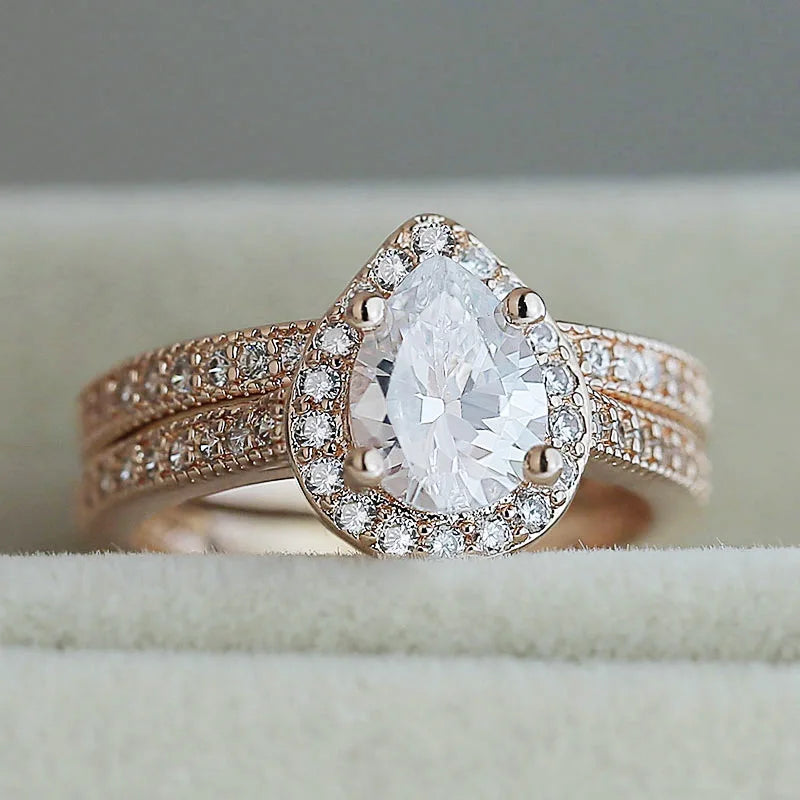 18K Rose Gold Two-Piece Princess Cut Diamond Ring Set for Women – Elegant Bridal Jewelry