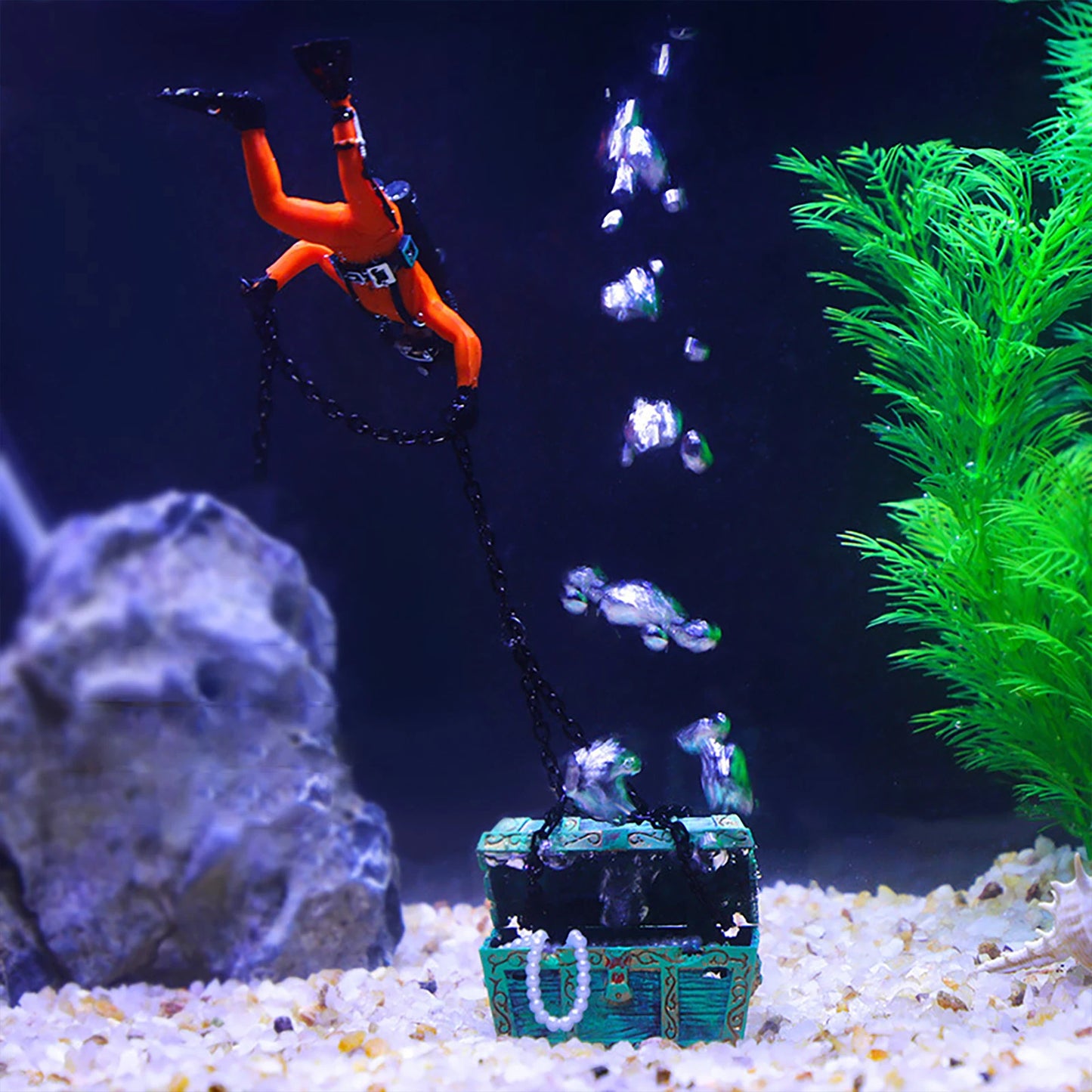 Treasure Chest Diver Aquarium Ornament – Air Bubbler Action Figure Decoration for Underwater Landscape Movement (135g)