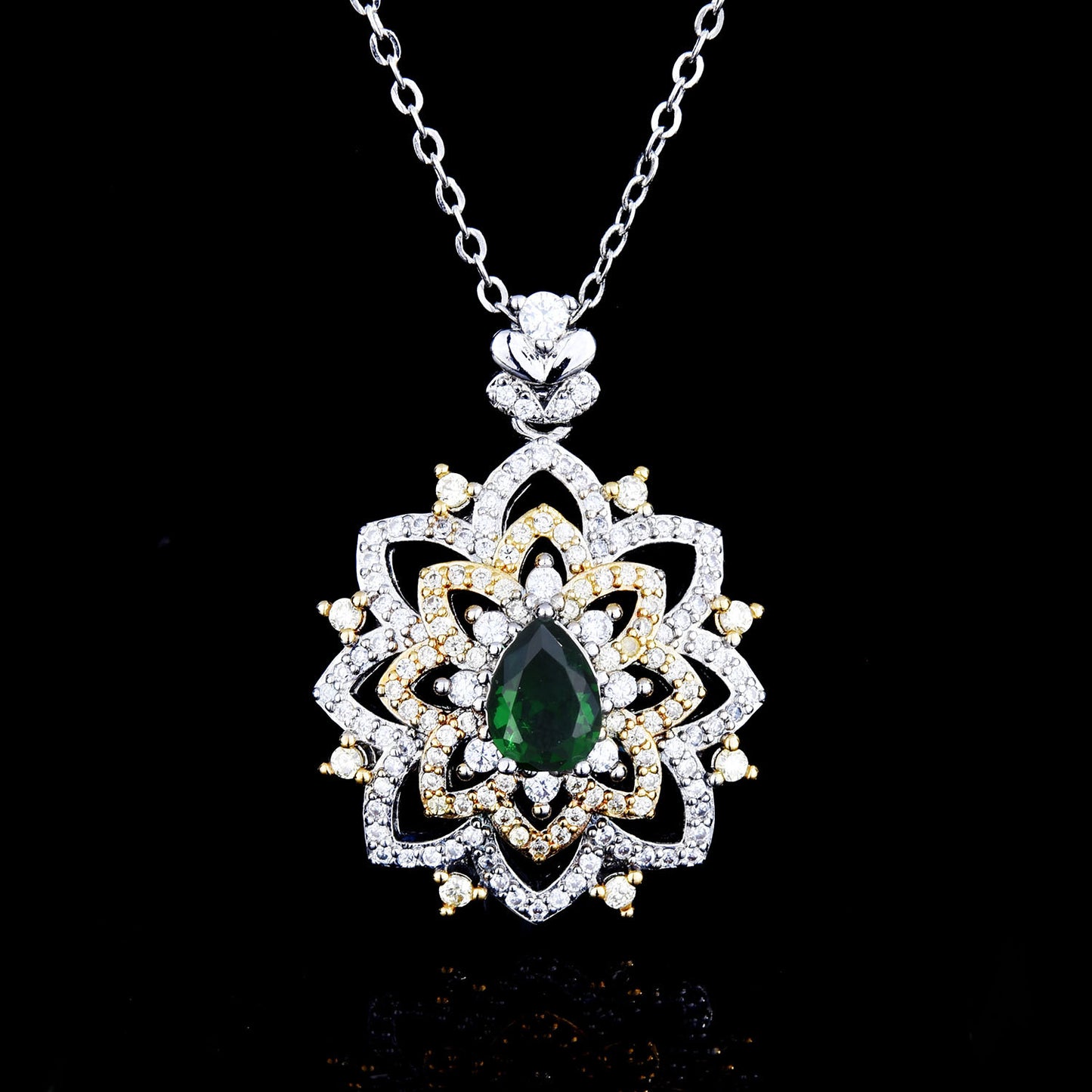 18K Multi Gold Emerald and Diamond Pendant Necklace for Women – Elegant Fine Jewelry with Natural Gemstone Accent