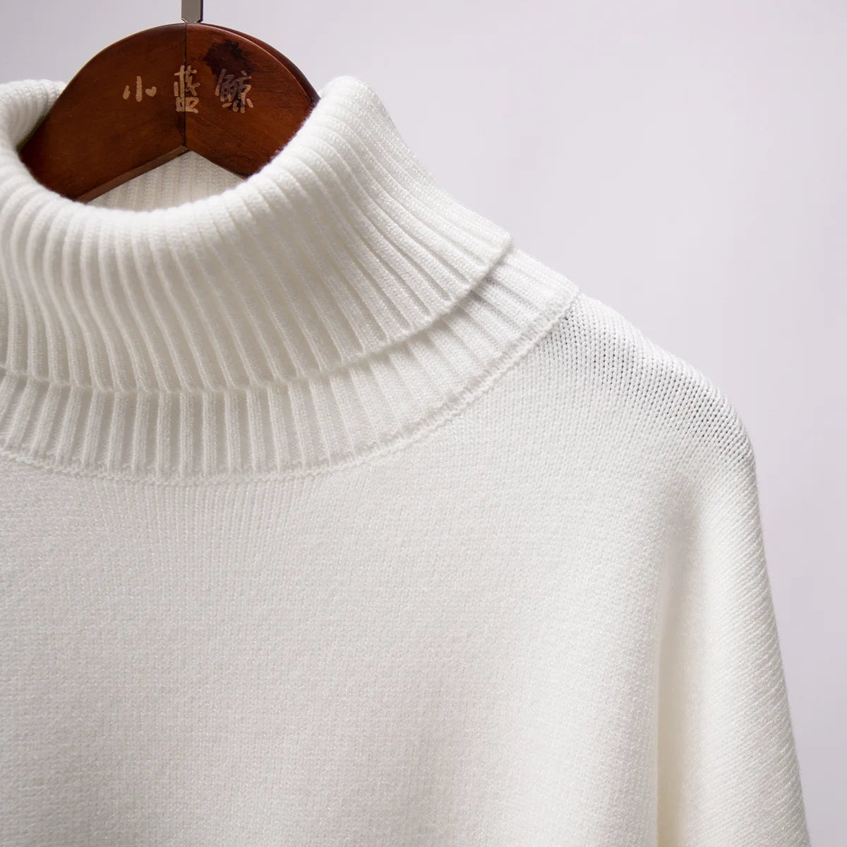 Women's Oversized Turtleneck Sweater – Solid Knit Pullover with Loose Fit and Full Sleeves for Autumn and Winter