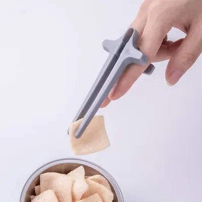 Clean Finger Chopsticks – No-Mess Snack Helper for Gamers, Office, and Kitchen Use