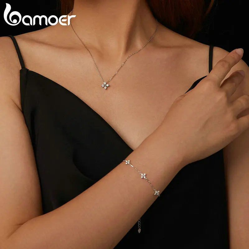 925 Sterling Silver White Gold Plated Moissanite Flower Pendant Necklace – Elegant Jewelry for Women for Wedding, Party or Anniversary