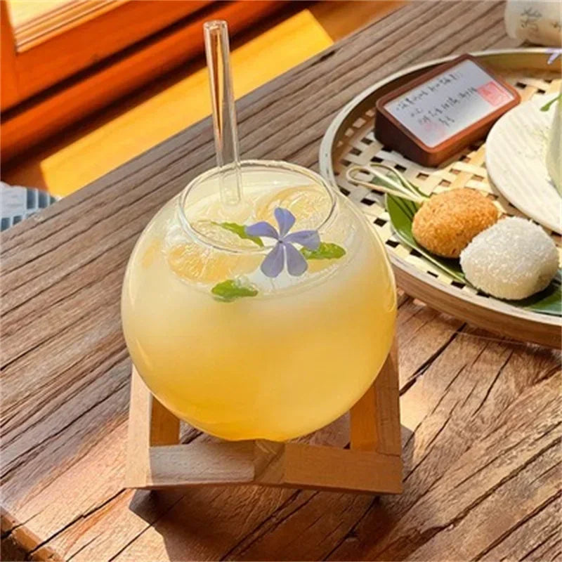 475ml Round Ball Cocktail Glass with Wooden Stand and Straw – Transparent Moon Ball Juice Cup for Holidays, Beach & Parties
