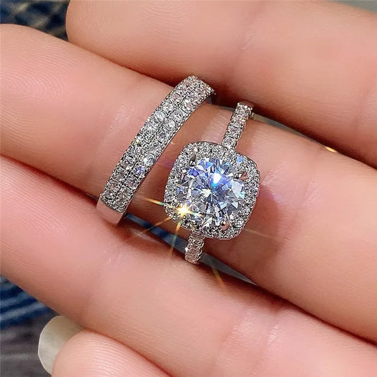 18K White Gold Round Diamond and Peridot Ring – Fine Cocktail Jewelry for Women