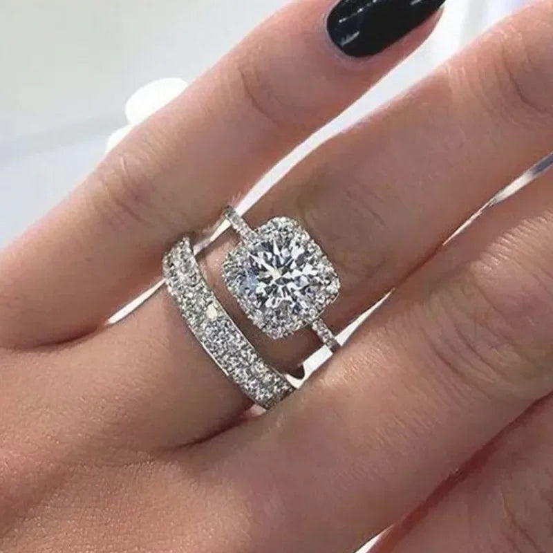 18K White Gold Round Diamond and Peridot Ring – Fine Cocktail Jewelry for Women