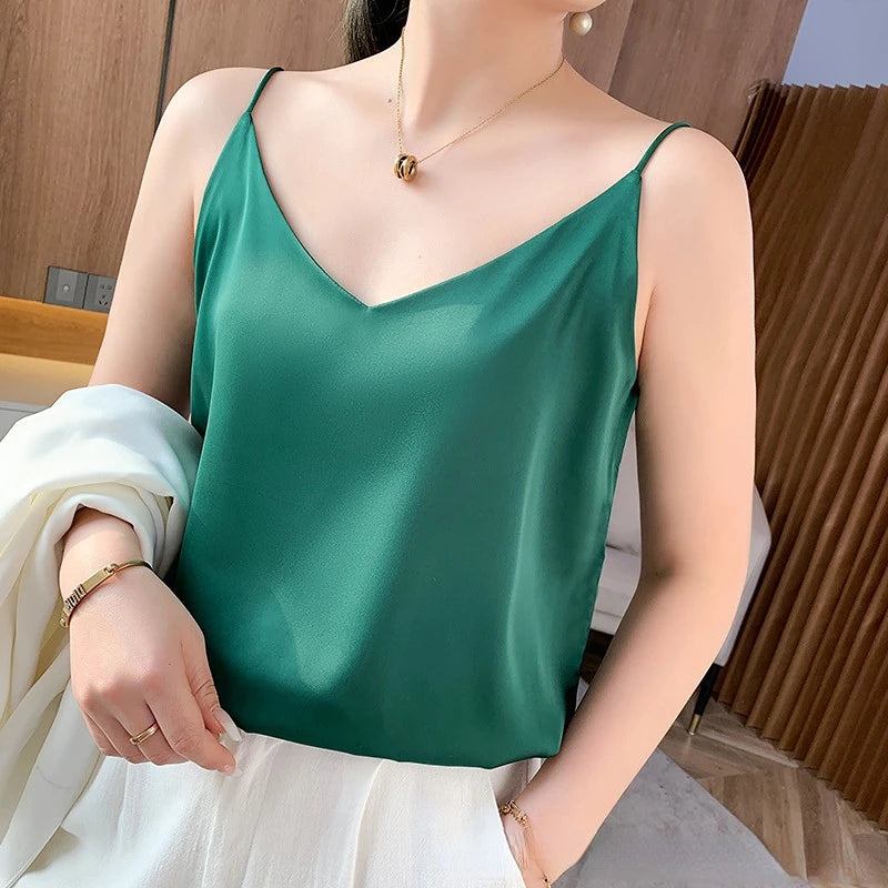 Women's Silky Satin V-Neck Camisole – Lightweight Inner Layer Tank Top for Summer Casual Outfits