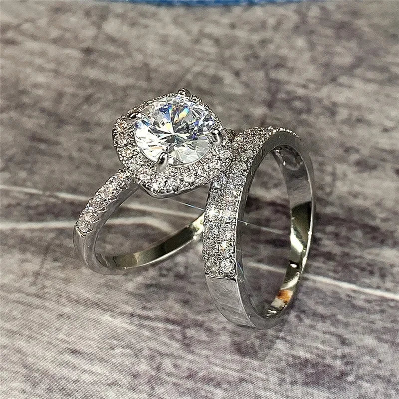 18K White Gold Round Diamond and Peridot Ring – Fine Cocktail Jewelry for Women