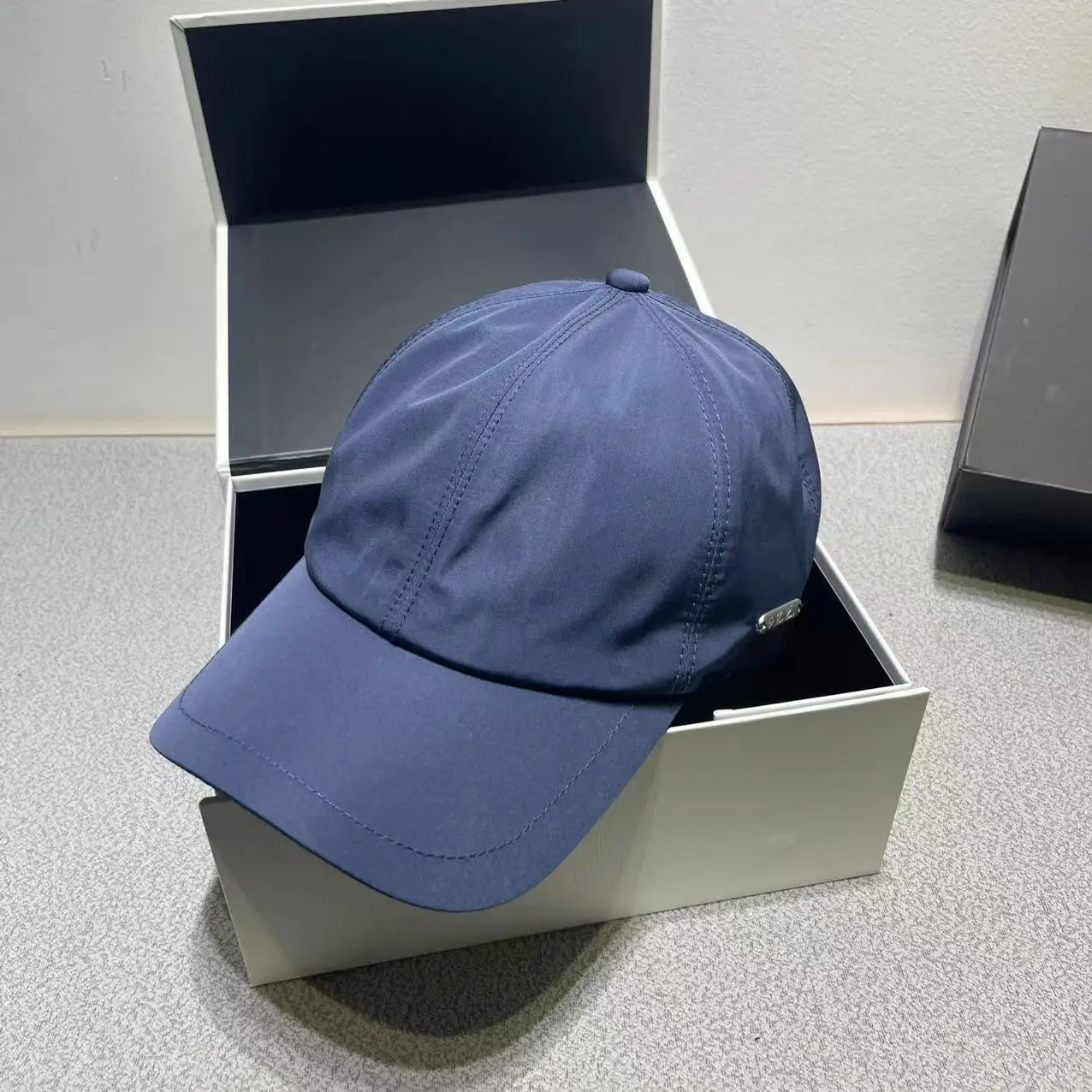 Unisex Embroidered Letter Baseball Cap – Adjustable Cotton Sun Hat with Inverted Iron Logo for Travel and Casual Wear
