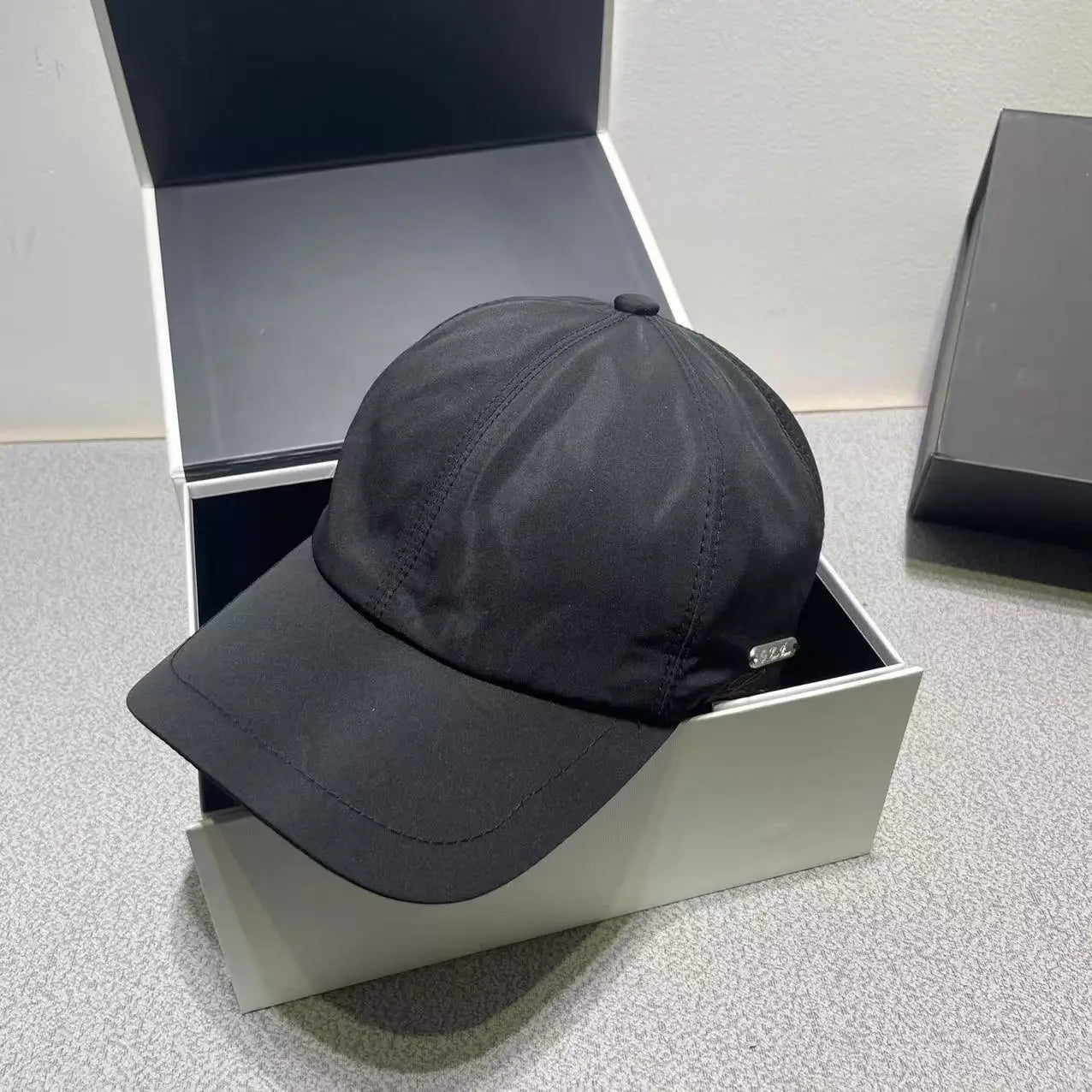 Unisex Embroidered Letter Baseball Cap – Adjustable Cotton Sun Hat with Inverted Iron Logo for Travel and Casual Wear