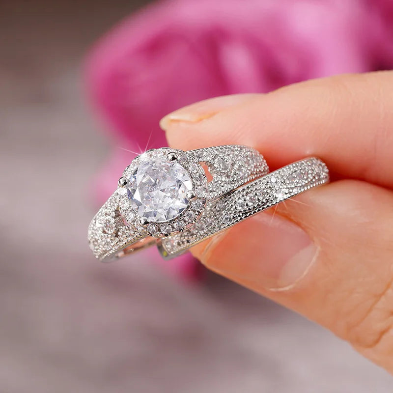 18K White Gold Four-Prong Diamond Engagement Ring for Women – 2 Carat Round Cut Wedding Band, Vintage-Inspired Bridal Jewelry Gift
