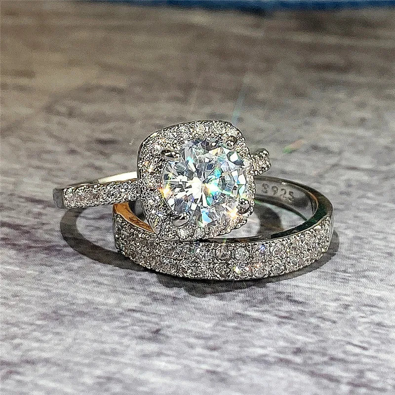 18K White Gold Round Diamond and Peridot Ring – Fine Cocktail Jewelry for Women