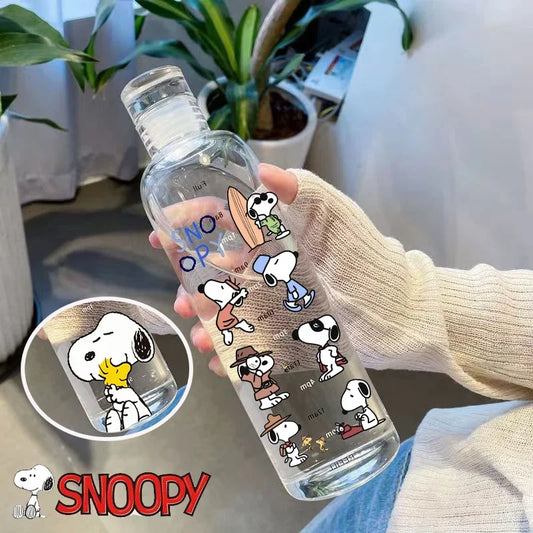500ml Snoopy Cartoon Water Bottle – Large-Capacity Anime Sports Cup for Kids, Motivational Plastic Drinking Bottle for School and Gifts