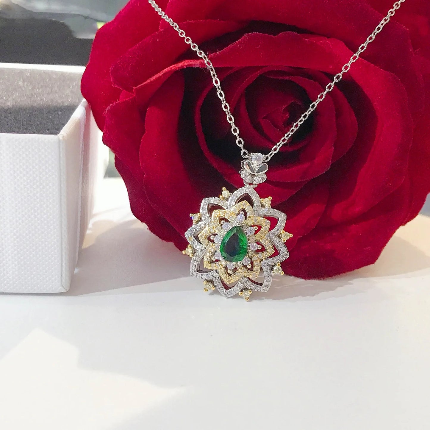 18K Multi Gold Emerald and Diamond Pendant Necklace for Women – Elegant Fine Jewelry with Natural Gemstone Accent