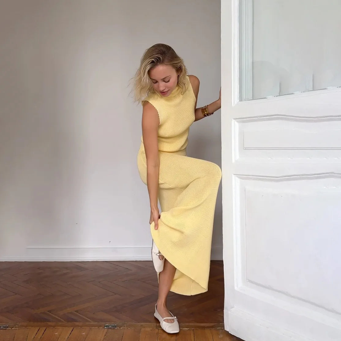 Women's 2-Piece Knitted Vest and Long Skirt Set – Sleeveless Turtleneck Top with Floor-Length Skirt, Solid Color Office Lady Style