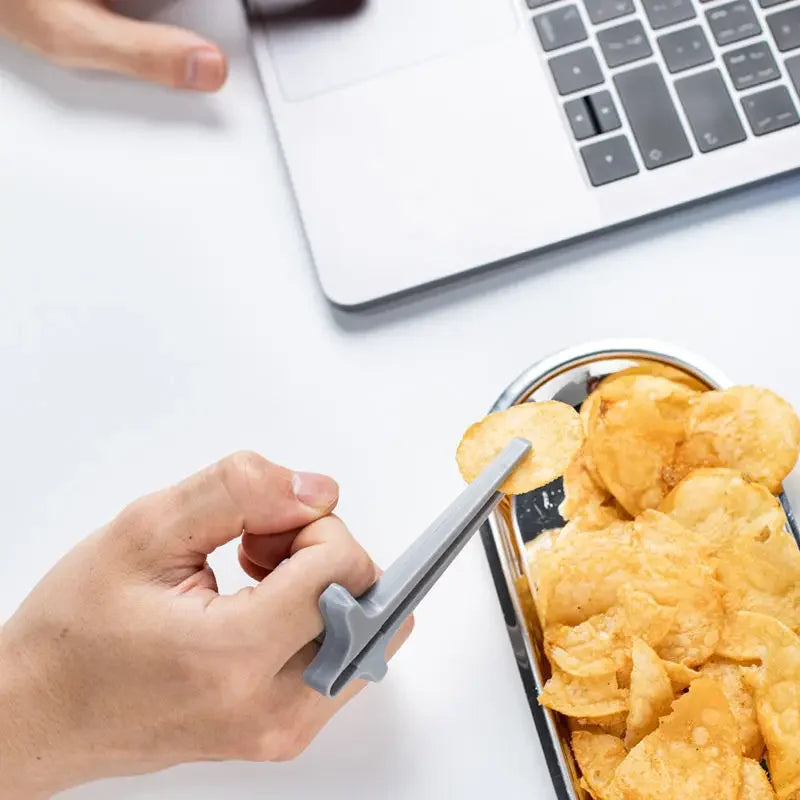 Clean Finger Chopsticks – No-Mess Snack Helper for Gamers, Office, and Kitchen Use