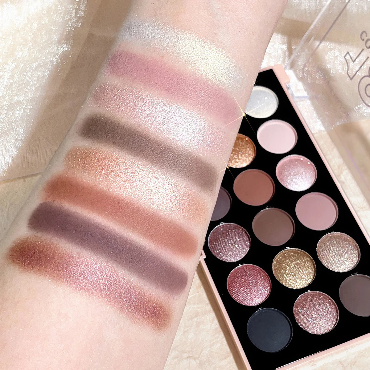 18-Color Earth Tone Eyeshadow Palette – Matte, Pearlescent, Glitter & Fine Shimmer Finishes, Long-Lasting & Waterproof