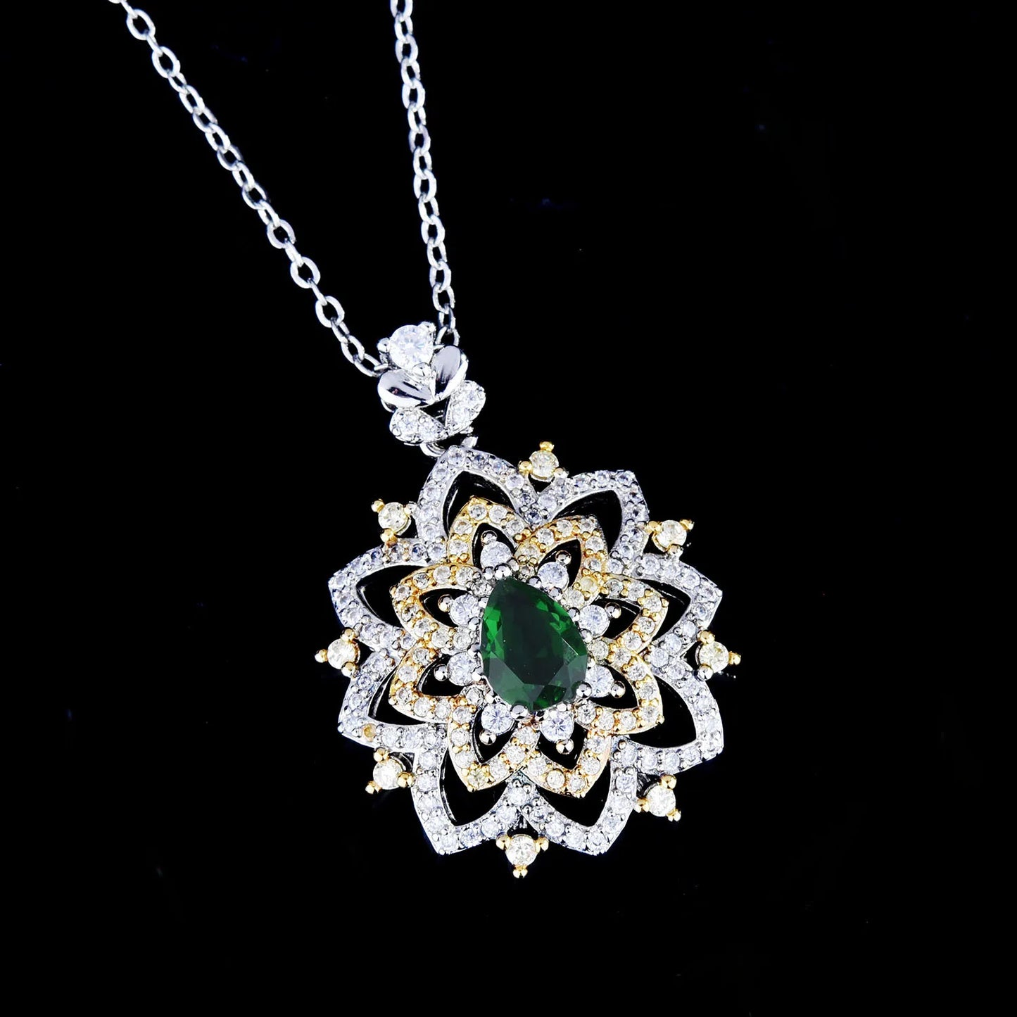 18K Multi Gold Emerald and Diamond Pendant Necklace for Women – Elegant Fine Jewelry with Natural Gemstone Accent