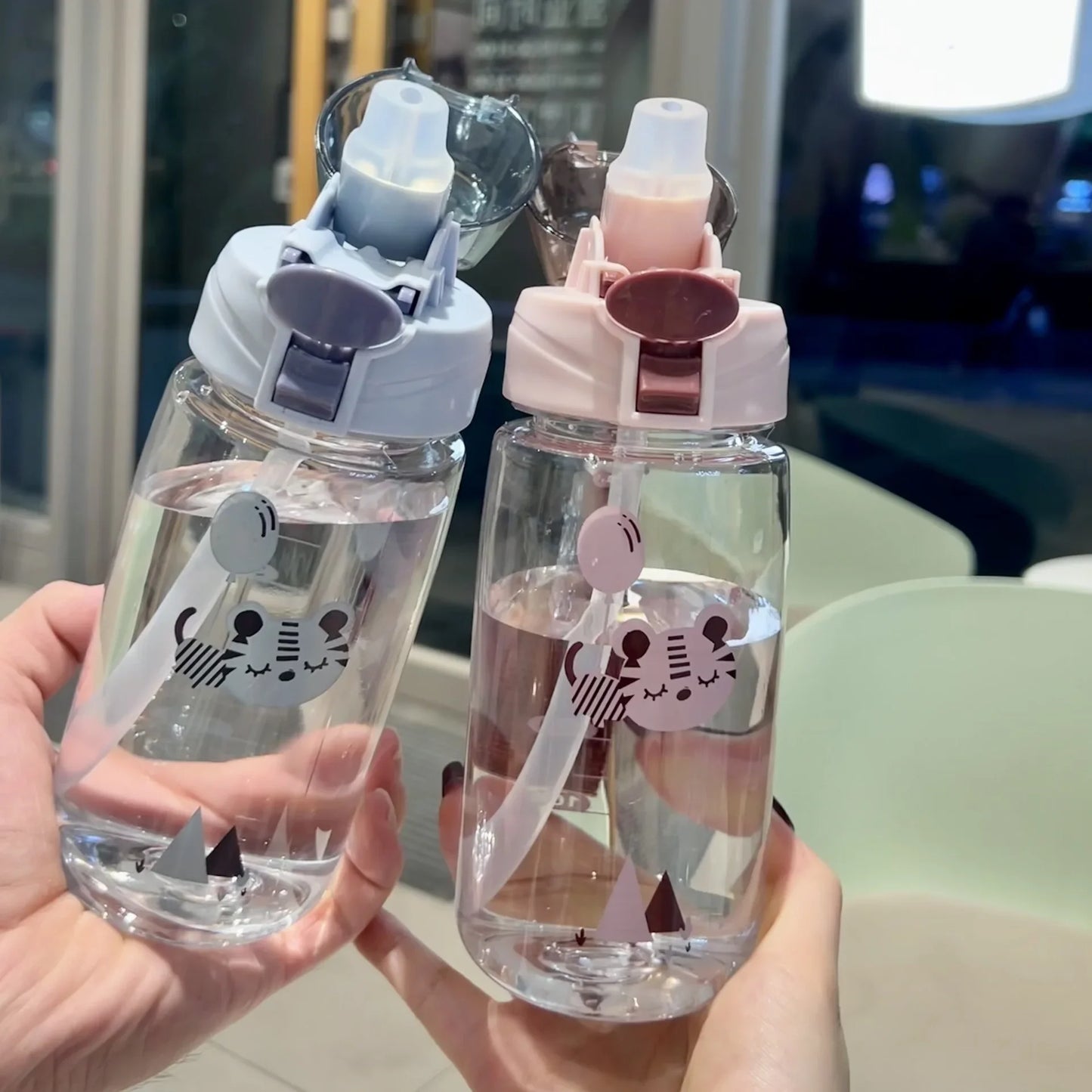 550ml Spill-Proof Cartoon Sippy Cup with Straw and Lid – Portable Drinking Bottle for Toddlers and Kids