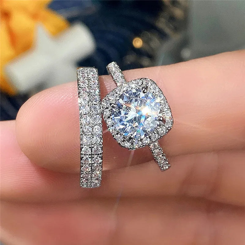 18K White Gold Round Diamond and Peridot Ring – Fine Cocktail Jewelry for Women