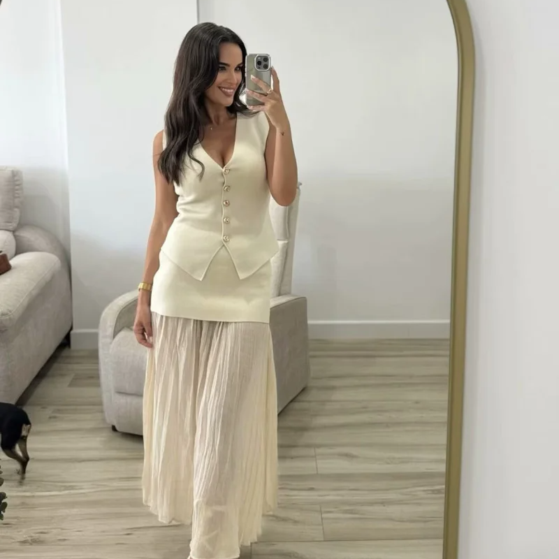 Women's Elegant V-Neck Sleeveless Knit Waistcoat – Button-Up Vest Jacket for Spring & Summer