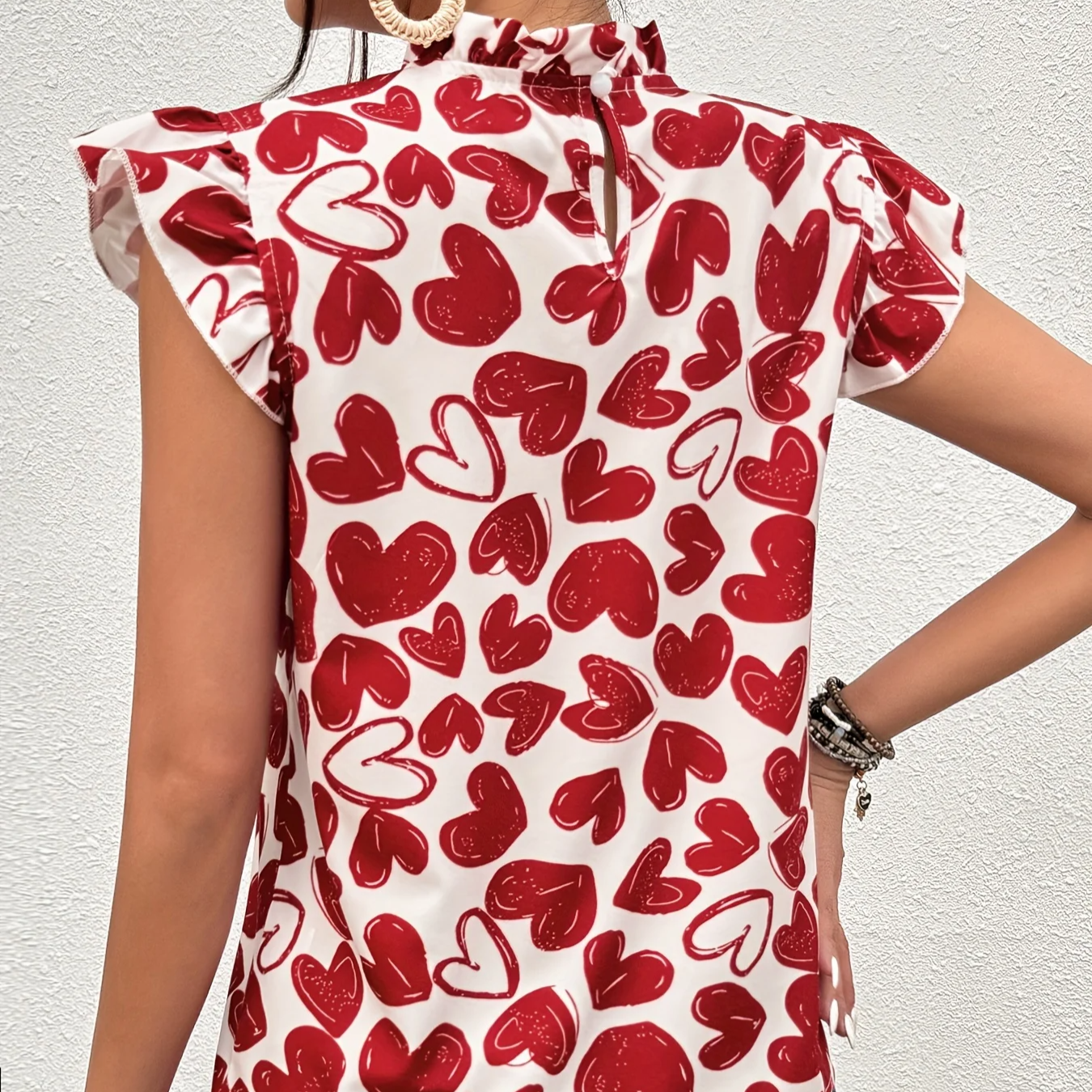 Women's Red Heart Print Short-Sleeved Shirt – Streetwear Style with Directional Pattern