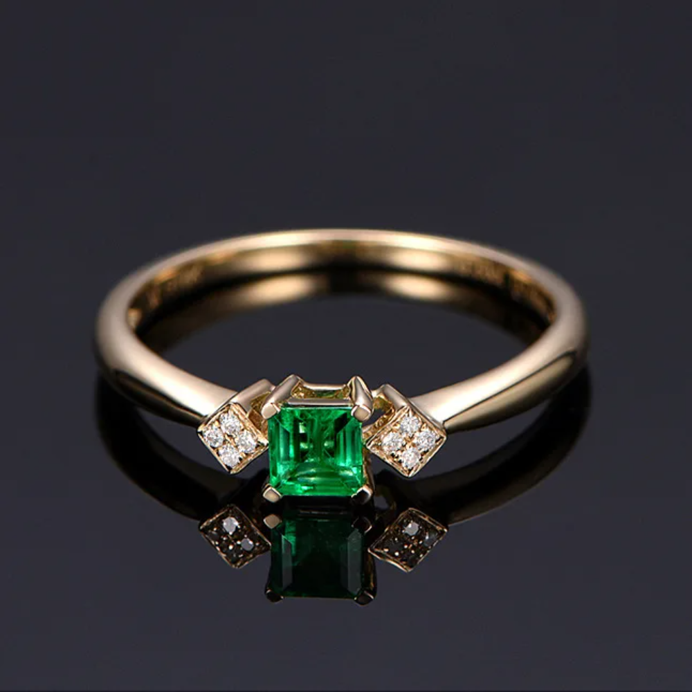 18K Yellow Gold Emerald Green Gemstone Ring for Women – Romantic Diamond-Accented Fine Jewelry for Engagement, Wedding, or Party