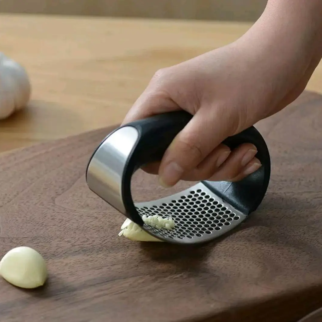 Stainless Steel Garlic Press – Manual Garlic Mincer & Crusher for Easy Chopping, Kitchen Cooking Tool for Fruits & Vegetables